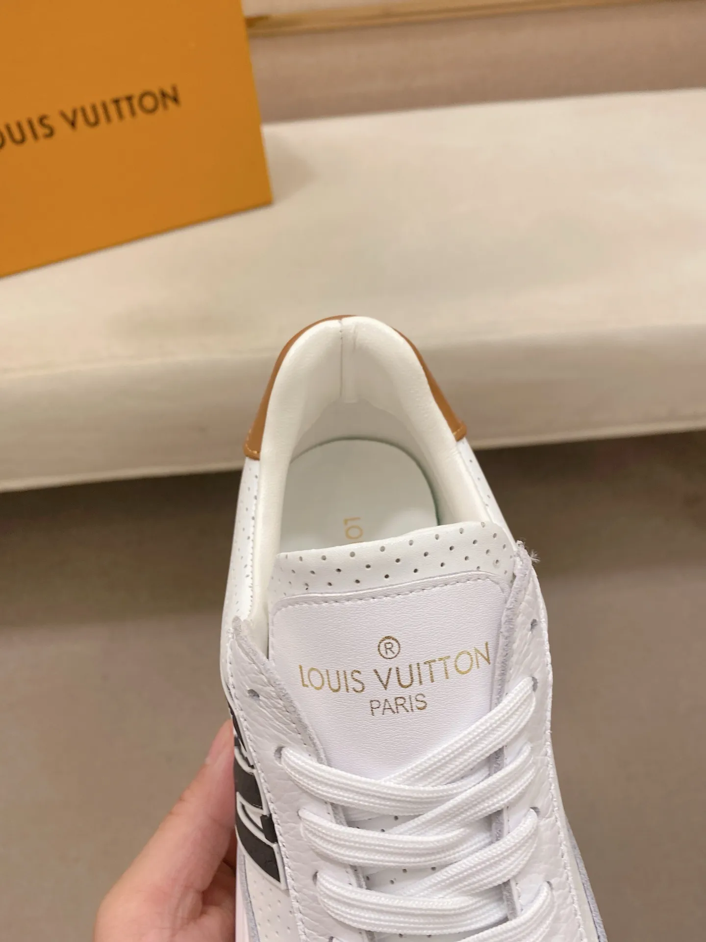 Men's shoes 💰: 420💰🎉🎉LV~Louis Vuitton trendy men's shoes New shipments Latest matching The same style as the official website Super high quality Hot sales of the season [strong] [strong] [strong] Selected first-layer cowhide, comfortable cowhide lining, original last, comfortable on the foot, wear-resistant rubber outsole Size number: 38-44.